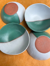 Load image into Gallery viewer, Set of 4 bowls