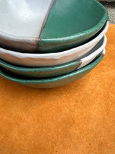 Load image into Gallery viewer, Set of 4 bowls