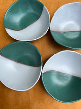 Load image into Gallery viewer, Set of 4 bowls
