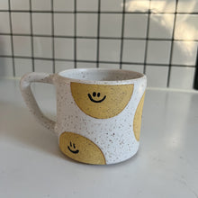 Load image into Gallery viewer, Smiley face mug PREORDER