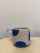 Load image into Gallery viewer, Blue dot mug