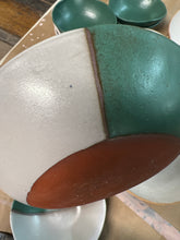 Load image into Gallery viewer, Set of 4 bowls