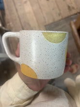 Load image into Gallery viewer, Discounted yellow gradient dot