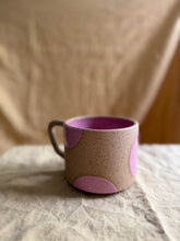 Load image into Gallery viewer, Raw clay with Dots mug in Pink
