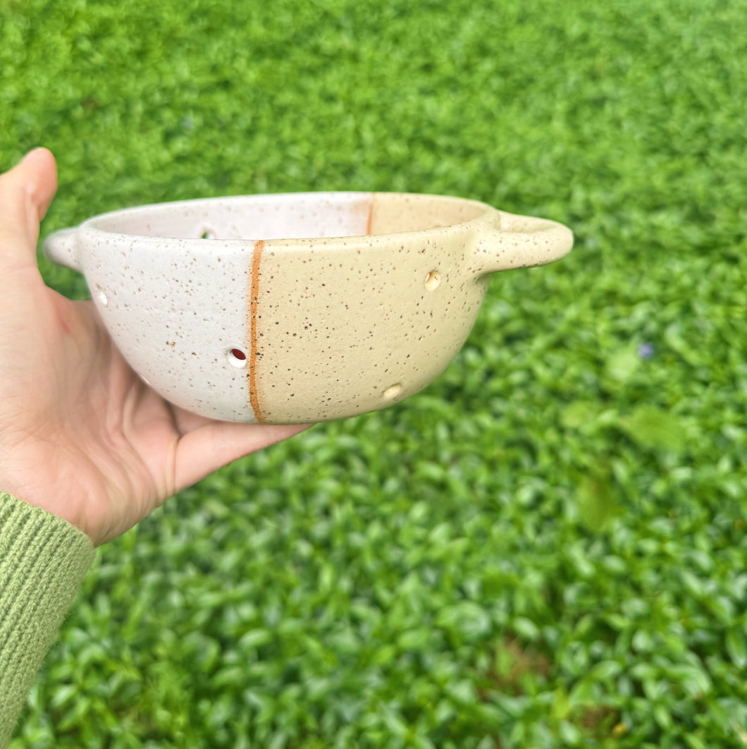 Berry Colander in light butter Yellow