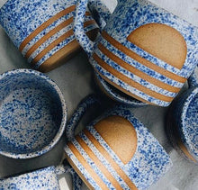 Load image into Gallery viewer, Blue Speckle Sun mug
