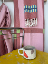 Load image into Gallery viewer, DISCOUNTED cream geo mug
