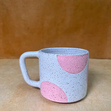 Load image into Gallery viewer, Coral dot mug
